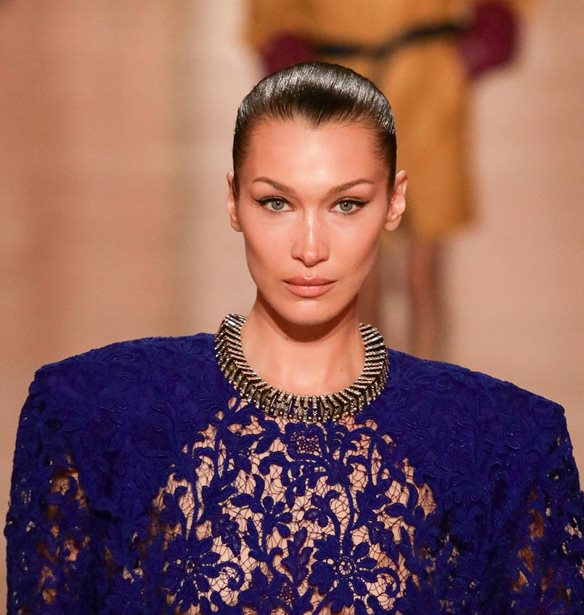Bella Hadid | &#x3A4;&#x3BF; &#x3BF;&#x3BB;&#x3BF;&#x3BA;&#x3B1;&#x3AF;&#x3BD;&#x3BF;&#x3C5;&#x3C1;&#x3B9;&#x3BF; &#x3C1;&#x3B5;&#x3C4;&#x3C1;&#x3CC; &#x3BA;&#x3BF;&#x3CD;&#x3C1;&#x3B5;&#x3BC;&#x3AC; &#x3C4;&#x3B7;&#x3C2; &#x3B5;&#x3AF;&#x3BD;&#x3B1;&#x3B9; &#x3B7; &#x3BD;&#x3B5;&#x3B1;&#x3BD;&#x3B9;&#x3BA;&#x3AE; &#x3C0;&#x3C1;&#x3CC;&#x3C4;&#x3B1;&#x3C3;&#x3B7; &#x3C0;&#x3BF;&#x3C5; &#x3C4;&#x3B7;&#x3BD; &#x3AD;&#x3BA;&#x3B1;&#x3BD;&#x3B5; &#x3BD;&#x3B1; &#x3BC;&#x3BF;&#x3B9;&#x3AC;&#x3B6;&#x3B5;&#x3B9; &#x3B1;&#x3B3;&#x3BD;&#x3CE;&#x3C1;&#x3B9;&#x3C3;&#x3C4;&#x3B7;