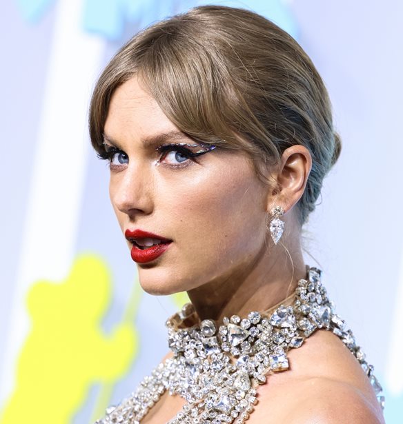 &#x3A0;&#x3CE;&#x3C2; &#x3C3;&#x3C5;&#x3BD;&#x3B4;&#x3AD;&#x3B5;&#x3C4;&#x3B1;&#x3B9; &#x3BF; Salvador Dali &#x3BC;&#x3B5; &#x3C4;&#x3B7;&#x3BD; Taylor Swift;