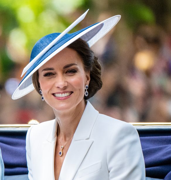 Kate Middleton | &#x3A6;&#x3CC;&#x3C1;&#x3B5;&#x3C3;&#x3B5; &#x3B3;&#x3B9;&#x3B1; &#x3C0;&#x3C1;&#x3CE;&#x3C4;&#x3B7; &#x3C6;&#x3BF;&#x3C1;&#x3AC; &#x3C4;&#x3B1; &#x3B1;&#x3B3;&#x3B1;&#x3C0;&#x3B7;&#x3BC;&#x3AD;&#x3BD;&#x3B1; &#x3C3;&#x3BA;&#x3BF;&#x3C5;&#x3BB;&#x3B1;&#x3C1;&#x3AF;&#x3BA;&#x3B9;&#x3B1; &#x3C4;&#x3B7;&#x3C2; &#x3C0;&#x3C1;&#x3B9;&#x3B3;&#x3BA;&#x3AF;&#x3C0;&#x3B9;&#x3C3;&#x3C3;&#x3B1;&#x3C2; Diana
