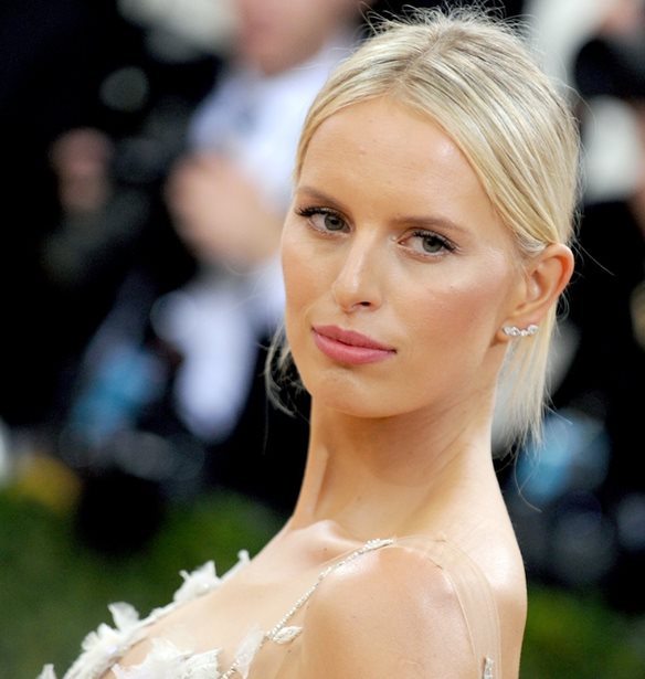 Karol&#xED;na Kurkov&#xE1; | &#x39F;&#x3B9; &#x3C0;&#x3C1;&#x3CE;&#x3C4;&#x3B5;&#x3C2; &#x3C6;&#x3C9;&#x3C4;&#x3BF;&#x3B3;&#x3C1;&#x3B1;&#x3C6;&#x3AF;&#x3B5;&#x3C2; &#x3BC;&#x3B5; &#x3C4;&#x3B7;&#x3BD; &#x3BA;&#x3CC;&#x3C1;&#x3B7; &#x3C4;&#x3B7;&#x3C2; &#x3BA;&#x3B1;&#x3B9; &#x3B7; &#x3B5;&#x3BC;&#x3C0;&#x3B5;&#x3B9;&#x3C1;&#x3AF;&#x3B1; &#x3C4;&#x3B7;&#x3C2; &#x3B3;&#x3AD;&#x3BD;&#x3BD;&#x3B1;&#x3C2; &#x3C3;&#x3C4;&#x3BF; &#x3C3;&#x3C0;&#x3AF;&#x3C4;&#x3B9;