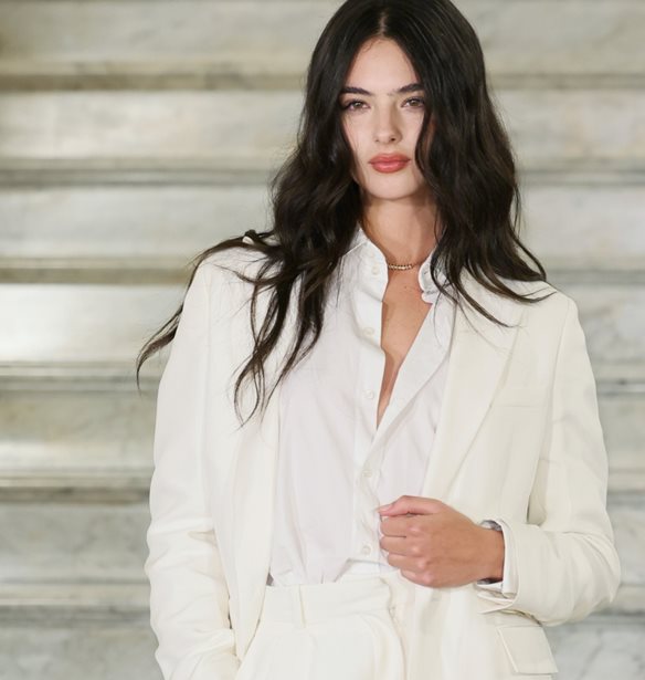 Deva Cassel | &#x39C;&#x3B5; total white &#x3C3;&#x3CD;&#x3BD;&#x3BF;&#x3BB;&#x3BF; &#x3C4;&#x3BF;&#x3C5; &#x3BF;&#x3AF;&#x3BA;&#x3BF;&#x3C5; Dior &#x3C3;&#x3C4;&#x3B7;&#x3BD; &#x3BA;&#x3B1;&#x3C1;&#x3B4;&#x3B9;&#x3AC; &#x3C4;&#x3BF;&#x3C5; &#x3C7;&#x3B5;&#x3B9;&#x3BC;&#x3CE;&#x3BD;&#x3B1;