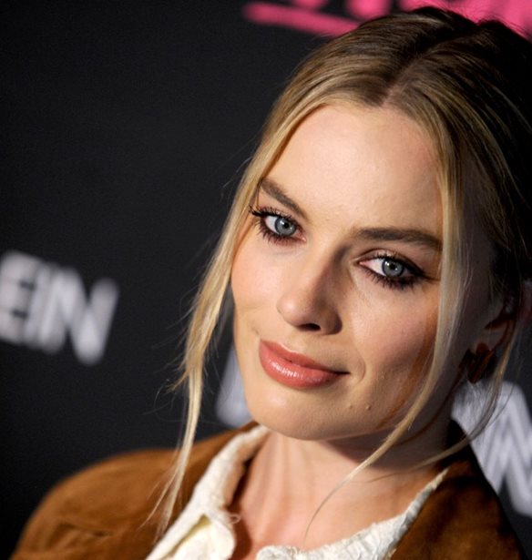 Margot Robbie: &#x39F;&#x3B9; &#x3C0;&#x3C1;&#x3CE;&#x3C4;&#x3B5;&#x3C2; &#x3B5;&#x3C0;&#x3AF;&#x3C3;&#x3B7;&#x3BC;&#x3B5;&#x3C2; &#x3C6;&#x3C9;&#x3C4;&#x3BF;&#x3B3;&#x3C1;&#x3B1;&#x3C6;&#x3AF;&#x3B5;&#x3C2; &#x3C4;&#x3B7;&#x3C2; &#x3C9;&#x3C2; &#x3B2;&#x3B1;&#x3C3;&#x3AF;&#x3BB;&#x3B9;&#x3C3;&#x3C3;&#x3B1; &#x395;&#x3BB;&#x3B9;&#x3C3;&#x3AC;&#x3B2;&#x3B5;&#x3C4; &#x3B5;&#x3AF;&#x3BD;&#x3B1;&#x3B9; &#x3B5;&#x3B4;&#x3CE;!
