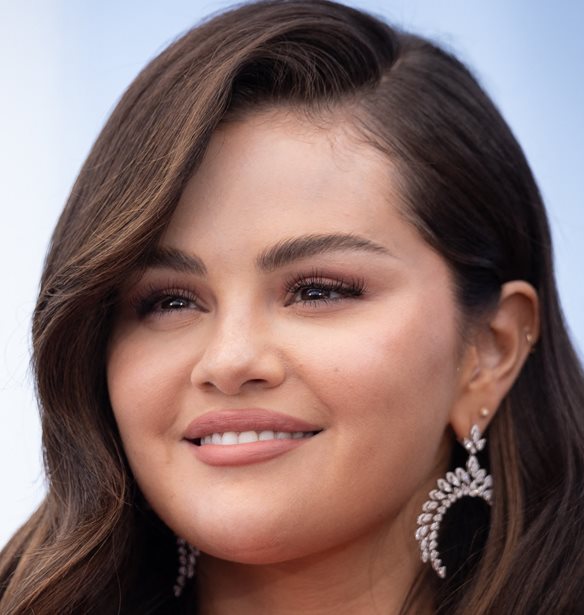 Selena Gomez | &#x391;&#x3C1;&#x3C1;&#x3B1;&#x3B2;&#x3C9;&#x3BD;&#x3B9;&#x3AC;&#x3C3;&#x3C4;&#x3B7;&#x3BA;&#x3B5; &#x3BC;&#x3B5; &#x3C4;&#x3BF;&#x3BD; Benny Blanco - &#x3A4;&#x3BF; &#x3B5;&#x3BD;&#x3C4;&#x3C5;&#x3C0;&#x3C9;&#x3C3;&#x3B9;&#x3B1;&#x3BA;&#x3CC; &#x3BC;&#x3BF;&#x3BD;&#x3CC;&#x3C0;&#x3B5;&#x3C4;&#x3C1;&#x3BF;