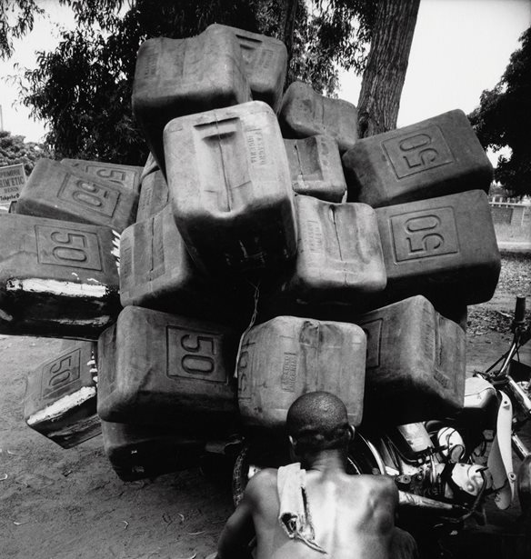 &#x397; Gagosian &#x3C0;&#x3B1;&#x3C1;&#x3BF;&#x3C5;&#x3C3;&#x3B9;&#x3AC;&#x3B6;&#x3B5;&#x3B9; &#x3AD;&#x3C1;&#x3B3;&#x3B1; &#x3C4;&#x3BF;&#x3C5; Romuald Hazoum&#xE8; &#x3C3;&#x3C4;&#x3B7;&#x3BD; &#x391;&#x3B8;&#x3AE;&#x3BD;&#x3B1;