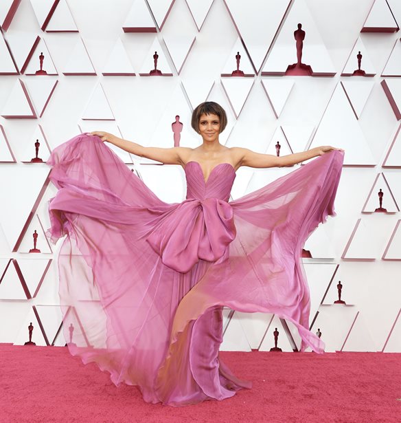 Halle Berry: &quot;&#x3A0;&#x3C1;&#x3BF;&#x3BA;&#x3B1;&#x3BB;&#x3CE; &#x3BA;&#x3AC;&#x3B8;&#x3B5; &#x3C3;&#x3C4;&#x3B5;&#x3C1;&#x3B5;&#x3CC;&#x3C4;&#x3C5;&#x3C0;&#x3BF; &#x3B3;&#x3B9;&#x3B1; &#x3C4;&#x3B7;&#x3BD; &#x3B5;&#x3BC;&#x3BC;&#x3B7;&#x3BD;&#x3CC;&#x3C0;&#x3B1;&#x3C5;&#x3C3;&#x3B7;&quot;