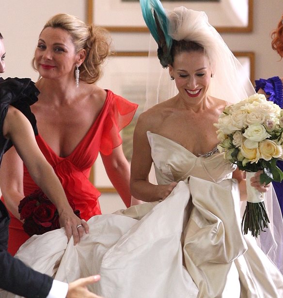&#x391;&#x3C0;&#x3CC; &#x3C4;&#x3B7;&#x3BD; Carrie Bradshaw &#x3C3;&#x3C4;&#x3B7; Miley Cyrus | T&#x3B1; 6 &#x3C0;&#x3B9;&#x3BF; iconic &#x3BD;&#x3C5;&#x3C6;&#x3B9;&#x3BA;&#x3AC; &#x3C4;&#x3B7;&#x3C2; Vivienne Westwood
