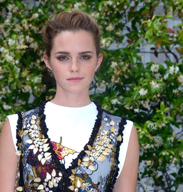 &#x397; Emma Watson &#x3B1;&#x3BD;&#x3B1;&#x3B4;&#x3B9;&#x3B1;&#x3BC;&#x3BF;&#x3C1;&#x3C6;&#x3CE;&#x3BD;&#x3B5;&#x3B9; &#x3C4;&#x3BF;&#x3BD; &#x3C7;&#x3AC;&#x3C1;&#x3C4;&#x3B7; &#x3C4;&#x3BF;&#x3C5; &#x3BB;&#x3BF;&#x3BD;&#x3B4;&#x3C1;&#x3AD;&#x3B6;&#x3B9;&#x3BA;&#x3BF;&#x3C5; &#x3BC;&#x3B5;&#x3C4;&#x3C1;&#x3CC; &#x3BC;&#x3B5; &#x3BF;&#x3BD;&#x3CC;&#x3BC;&#x3B1;&#x3C4;&#x3B1; &#x3C3;&#x3C0;&#x3BF;&#x3C5;&#x3B4;&#x3B1;&#x3AF;&#x3C9;&#x3BD; &#x3B3;&#x3C5;&#x3BD;&#x3B1;&#x3B9;&#x3BA;&#x3CE;&#x3BD;