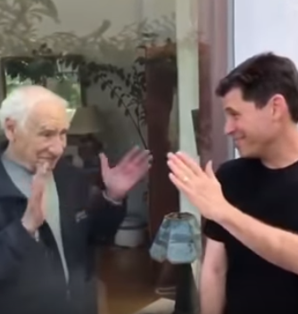 &#x39F; &#x3B8;&#x3C1;&#x3C5;&#x3BB;&#x3B9;&#x3BA;&#x3CC;&#x3C2; &#x3C3;&#x3BA;&#x3B7;&#x3BD;&#x3BF;&#x3B8;&#x3AD;&#x3C4;&#x3B7;&#x3C2; Mel Brooks &quot;&#x3B4;&#x3B9;&#x3CE;&#x3C7;&#x3BD;&#x3B5;&#x3B9;&quot; &#x3C4;&#x3BF;&#x3BD; &#x3B3;&#x3B9;&#x3BF; &#x3C4;&#x3BF;&#x3C5; &#x3B3;&#x3B9;&#x3B1; &#x3BA;&#x3B1;&#x3BB;&#x3CC; &#x3C3;&#x3BA;&#x3BF;&#x3C0;&#x3CC;