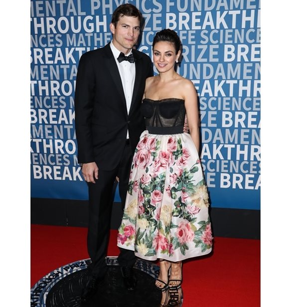 Ashton Kutcher &amp; Mila Kunis | &#x39F;&#x3B9; &#x3B5;&#x3C0;&#x3B9;&#x3C3;&#x3C4;&#x3BF;&#x3BB;&#x3AD;&#x3C2; &#x3C0;&#x3BF;&#x3C5; &#x3AD;&#x3B3;&#x3C1;&#x3B1;&#x3C8;&#x3B1;&#x3BD; &#x3B3;&#x3B9;&#x3B1; &#x3C4;&#x3BF;&#x3BD; Danny Masterson &#x3C0;&#x3C1;&#x3B9;&#x3BD; &#x3B1;&#x3C0;&#x3CC; &#x3C4;&#x3B7;&#x3BD; &#x3BA;&#x3B1;&#x3C4;&#x3B1;&#x3B4;&#x3AF;&#x3BA;&#x3B7; &#x3C4;&#x3BF;&#x3C5; &#x3B3;&#x3B9;&#x3B1; &#x3C4;&#x3B9;&#x3C2; &#x3C5;&#x3C0;&#x3BF;&#x3B8;&#x3AD;&#x3C3;&#x3B5;&#x3B9;&#x3C2; &#x3B2;&#x3B9;&#x3B1;&#x3C3;&#x3BC;&#x3BF;&#x3CD;