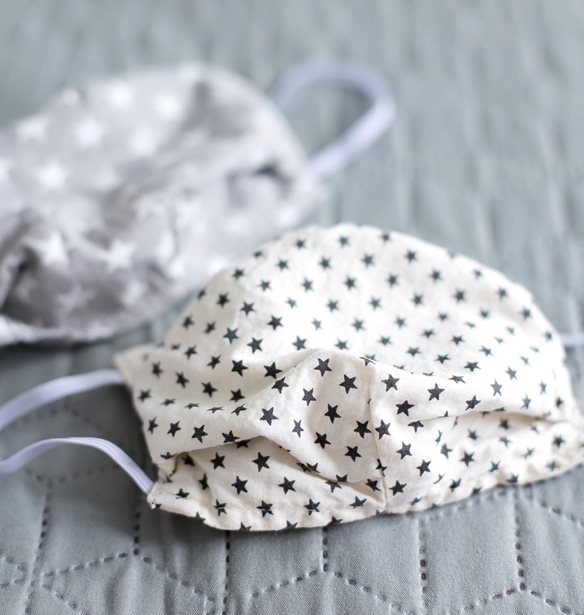 Double-masking | &#x394;&#x3CD;&#x3BF; &#x3BC;&#x3AC;&#x3C3;&#x3BA;&#x3B5;&#x3C2; &#x3B1;&#x3BD;&#x3C4;&#x3AF; &#x3B3;&#x3B9;&#x3B1; &#x3BC;&#x3AF;&#x3B1; &#x3C0;&#x3C1;&#x3BF;&#x3C4;&#x3B5;&#x3AF;&#x3BD;&#x3BF;&#x3C5;&#x3BD; &#x3C4;&#x3CE;&#x3C1;&#x3B1; &#x3BF;&#x3B9; &#x3B5;&#x3B9;&#x3B4;&#x3B9;&#x3BA;&#x3BF;&#x3AF;