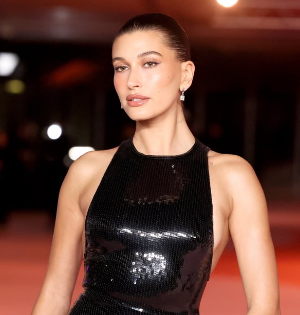 Hailey Bieber | To &#x3B1;&#x3B3;&#x3B1;&#x3C0;&#x3B7;&#x3BC;&#x3AD;&#x3BD;&#x3BF; &#x3C4;&#x3B7;&#x3C2;, &#x3B3;&#x3B1;&#x3BB;&#x3BB;&#x3B9;&#x3BA;&#x3CC; &#x3AC;&#x3C1;&#x3C9;&#x3BC;&#x3B1; &quot;&#x3BC;&#x3C5;&#x3C1;&#x3AF;&#x3B6;&#x3B5;&#x3B9;&quot; &#x3C3;&#x3BF;&#x3C6;&#x3B9;&#x3C3;&#x3C4;&#x3B9;&#x3BA;&#x3AD; &#x3C0;&#x3BF;&#x3BB;&#x3C5;&#x3C4;&#x3AD;&#x3BB;&#x3B5;&#x3B9;&#x3B1;