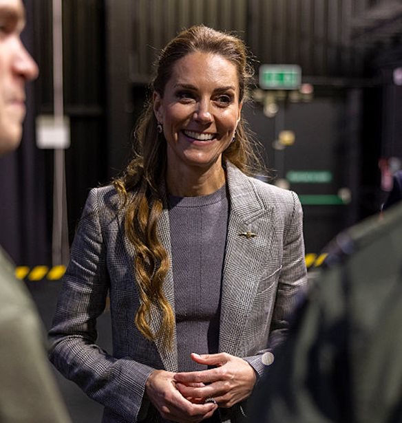 Kate Middleton | &#x39C;&#x3B5; &quot;&#x3B1;&#x3AD;&#x3C1;&#x3B1;&quot; &#x3C0;&#x3BF;&#x3C5; &#x3B8;&#x3B1; &#x3B6;&#x3AE;&#x3BB;&#x3B5;&#x3C5;&#x3B5; &#x3BF; Tom Cruise &#x3C3;&#x3C4;&#x3B7;&#x3BD; &#x3B1;&#x3B5;&#x3C1;&#x3BF;&#x3C0;&#x3BF;&#x3C1;&#x3B9;&#x3BA;&#x3AE; &#x3B2;&#x3AC;&#x3C3;&#x3B7; &#x39A;&#x3CC;&#x3BD;&#x3B9;&#x3BD;&#x3B3;&#x3BA;&#x3C3;&#x3BC;&#x3C0;&#x3B9;