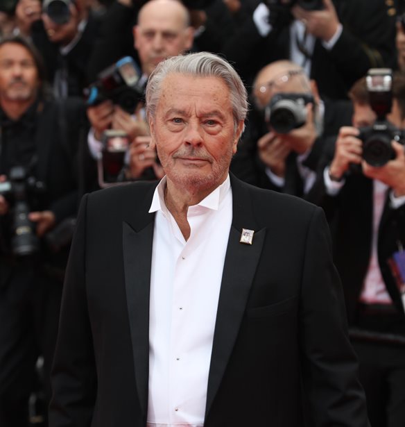 Alain Delon | &#x39F; &#x3BC;&#x3B9;&#x3BA;&#x3C1;&#x3CC;&#x3C4;&#x3B5;&#x3C1;&#x3BF;&#x3C2; &#x3B3;&#x3B9;&#x3BF;&#x3C2; &#x3C4;&#x3BF;&#x3C5; &#x3B1;&#x3BC;&#x3C6;&#x3B9;&#x3C3;&#x3B2;&#x3B7;&#x3C4;&#x3B5;&#x3AF; &#x3C4;&#x3B7; &#x3B4;&#x3B9;&#x3B1;&#x3B8;&#x3AE;&#x3BA;&#x3B7; - &#x397; &#x3BD;&#x3AD;&#x3B1; &#x3BF;&#x3B9;&#x3BA;&#x3BF;&#x3B3;&#x3B5;&#x3BD;&#x3B5;&#x3B9;&#x3B1;&#x3BA;&#x3AE; &#x3B4;&#x3B9;&#x3B1;&#x3BC;&#x3AC;&#x3C7;&#x3B7; &#x3BC;&#x3B5;&#x3C4;&#x3AC; &#x3C4;&#x3BF;&#x3BD; &#x3B8;&#x3AC;&#x3BD;&#x3B1;&#x3C4;&#x3CC; &#x3C4;&#x3BF;&#x3C5;