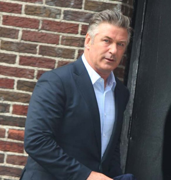 Alec Baldwin | &#x395;&#x3C0;&#x3AD;&#x3C3;&#x3C4;&#x3C1;&#x3B5;&#x3C8;&#x3B5; &#x3C3;&#x3C4;&#x3B1; &#x3B3;&#x3C5;&#x3C1;&#x3AF;&#x3C3;&#x3BC;&#x3B1;&#x3C4;&#x3B1; &#x3C4;&#x3BF;&#x3C5; &quot;Rust&quot; &#x3BC;&#x3B5;&#x3C4;&#x3AC; &#x3C4;&#x3B7;&#x3BD; &#x3C0;&#x3C1;&#x3CE;&#x3C4;&#x3B7; &#x3B4;&#x3B9;&#x3BA;&#x3B1;&#x3C3;&#x3C4;&#x3B9;&#x3BA;&#x3AE; &#x3C4;&#x3BF;&#x3C5; &#x3BD;&#x3AF;&#x3BA;&#x3B7;