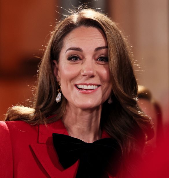 Kate Middleton | &#x3A5;&#x3C0;&#x3BF;&#x3B4;&#x3AD;&#x3C7;&#x3B5;&#x3C4;&#x3B1;&#x3B9; &#x3C4;&#x3B1; &#x3A7;&#x3C1;&#x3B9;&#x3C3;&#x3C4;&#x3BF;&#x3CD;&#x3B3;&#x3B5;&#x3BD;&#x3BD;&#x3B1; &#x3BC;&#x3B5; &#x3AD;&#x3BD;&#x3B1; &#x3B3;&#x3BA;&#x3B1;&#x3BB;&#x3AC; &#x3B3;&#x3B5;&#x3BC;&#x3AC;&#x3C4;&#x3BF; &#x3B1;&#x3B3;&#x3AC;&#x3C0;&#x3B7;, &#x3BC;&#x3BF;&#x3C5;&#x3C3;&#x3B9;&#x3BA;&#x3AE; &#x3BA;&#x3B1;&#x3B9; &#x3C3;&#x3C5;&#x3B3;&#x3BA;&#x3AF;&#x3BD;&#x3B7;&#x3C3;&#x3B7;