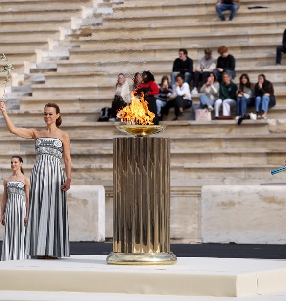 &quot;From Greece to Milan&quot; | &#x397; &#x3C6;&#x3C9;&#x3C4;&#x3BF;&#x3B3;&#x3C1;&#x3B1;&#x3C6;&#x3B9;&#x3BA;&#x3AE; &#x3BC;&#x3B1;&#x3C4;&#x3B9;&#x3AC; &#x3C4;&#x3BF;&#x3C5; &#x39A;&#x3BF;&#x3C3;&#x3BC;&#x3AC; &#x39A;&#x3BF;&#x3C5;&#x3BC;&#x3B9;&#x3B1;&#x3BD;&#x3BF;&#x3CD; &#x3C3;&#x3C4;&#x3B7;&#x3BD; &#x3C4;&#x3B5;&#x3BB;&#x3B5;&#x3C4;&#x3AE; &#x3B1;&#x3C6;&#x3AE;&#x3C2; &amp; &#x3C0;&#x3B1;&#x3C1;&#x3AC;&#x3B4;&#x3BF;&#x3C3;&#x3B7;&#x3C2; &#x3C4;&#x3B7;&#x3C2; &#x39F;&#x3BB;&#x3C5;&#x3BC;&#x3C0;&#x3B9;&#x3B1;&#x3BA;&#x3AE;&#x3C2; &#x3A6;&#x3BB;&#x3CC;&#x3B3;&#x3B1;&#x3C2; &#x3B3;&#x3B9;&#x3B1; &#x3C4;&#x3BF;&#x3C5;&#x3C2; &#x3B1;&#x3B3;&#x3CE;&#x3BD;&#x3B5;&#x3C2; Milano Cortina 2026