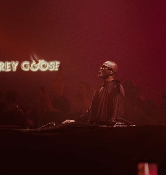 &#x395;&#x3B9;&#x3BA;&#x3CC;&#x3BD;&#x3B5;&#x3C2; &#x3B1;&#x3C0;&#x3CC; &#x3C4;&#x3BF; &#x3B1;&#x3BE;&#x3AD;&#x3C7;&#x3B1;&#x3C3;&#x3C4;&#x3BF; party &#x3C4;&#x3B7;&#x3C2; Grey Goose &#x3BC;&#x3B5; &#x3C4;&#x3BF;&#x3BD; Black Coffee