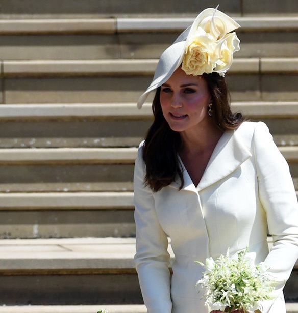 Kate Middleton: &#x393;&#x3B9;&#x3B1;&#x3C4;&#x3AF; &#x3C3;&#x3C7;&#x3BF;&#x3BB;&#x3B9;&#x3AC;&#x3C3;&#x3C4;&#x3B7;&#x3BA;&#x3B5; &#x3B1;&#x3C1;&#x3BD;&#x3B7;&#x3C4;&#x3B9;&#x3BA;&#x3AC; &#x3B7; &#x3B5;&#x3C0;&#x3B9;&#x3BB;&#x3BF;&#x3B3;&#x3AE; &#x3C4;&#x3BF;&#x3C5; &#x3C6;&#x3BF;&#x3C1;&#x3AD;&#x3BC;&#x3B1;&#x3C4;&#x3CC;&#x3C2; &#x3C4;&#x3B7;&#x3C2;;