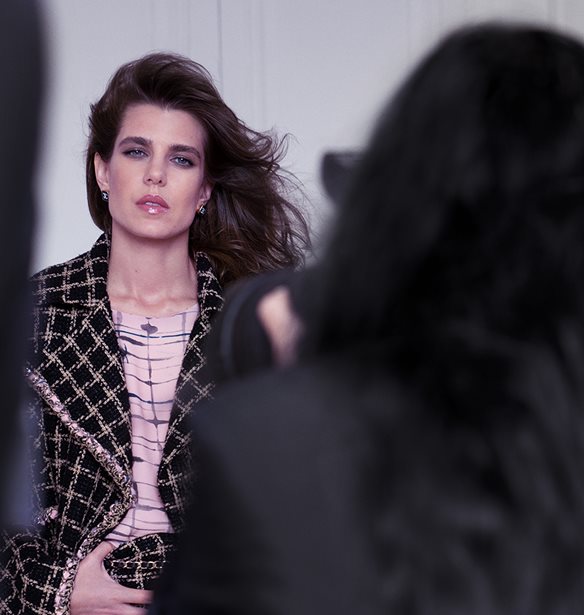 Charlotte Casiraghi | &#x394;&#x3B5;&#x3C2; &#x3B5;&#x3B9;&#x3BA;&#x3CC;&#x3BD;&#x3B5;&#x3C2; &#x3B1;&#x3C0;&#x3CC; &#x3C4;&#x3B7;&#x3BD; S/S &#x27;21 &#x3BA;&#x3B1;&#x3BC;&#x3C0;&#x3AC;&#x3BD;&#x3B9;&#x3B1; &#x3C4;&#x3B7;&#x3C2; Chanel &#x3CC;&#x3C0;&#x3BF;&#x3C5; &#x3C0;&#x3C1;&#x3C9;&#x3C4;&#x3B1;&#x3B3;&#x3C9;&#x3BD;&#x3B9;&#x3C3;&#x3C4;&#x3B5;&#x3AF;