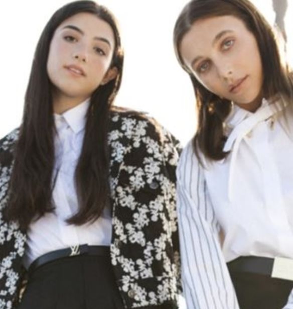 Louis Vuitton | &#x39F;&#x3B9; Emma Chamberlain &#x3BA;&#x3B1;&#x3B9; Charli D&#x2019;Amelio &#x3C3;&#x3C4;&#x3B7; &#x3BD;&#x3AD;&#x3B1; &#x3BA;&#x3B1;&#x3BC;&#x3C0;&#x3AC;&#x3BD;&#x3B9;&#x3B1; &#x3C4;&#x3BF;&#x3C5; &#x3BF;&#x3AF;&#x3BA;&#x3BF;&#x3C5;