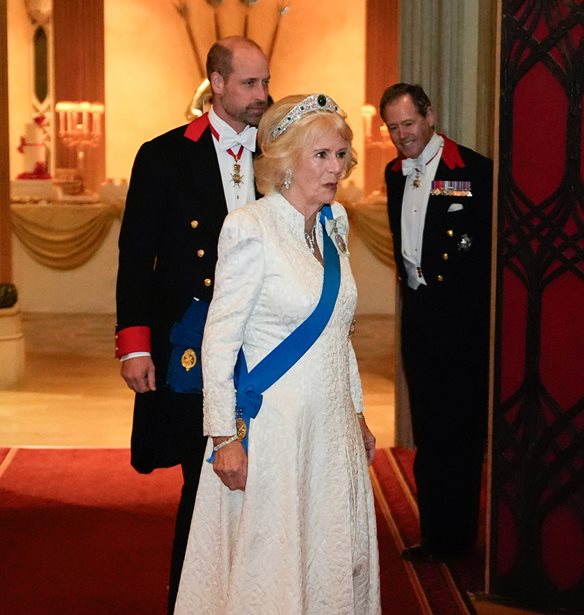 &#x392;&#x3B1;&#x3C3;&#x3AF;&#x3BB;&#x3B9;&#x3C3;&#x3C3;&#x3B1; &#x39A;&#x3B1;&#x3BC;&#x3AF;&#x3BB;&#x3B1; | &#x395;&#x3BC;&#x3C6;&#x3AC;&#x3BD;&#x3B9;&#x3C3;&#x3B7;-&#x3AD;&#x3BA;&#x3C0;&#x3BB;&#x3B7;&#x3BE;&#x3B7; &#x3BC;&#x3B5; &#x3C4;&#x3B7; &#x3BD;&#x3C5;&#x3C6;&#x3B9;&#x3BA;&#x3AE; &#x3C4;&#x3B9;&#x3AC;&#x3C1;&#x3B1; &#x3C4;&#x3B7;&#x3C2; &#x3C0;&#x3C1;&#x3B9;&#x3B3;&#x3BA;&#x3AF;&#x3C0;&#x3B9;&#x3C3;&#x3C3;&#x3B1;&#x3C2; &#x395;&#x3C5;&#x3B3;&#x3B5;&#x3BD;&#x3AF;&#x3B1;&#x3C2;, &#x3C3;&#x3B5; &#x3B4;&#x3B5;&#x3BE;&#x3AF;&#x3C9;&#x3C3;&#x3B7; &#x3C3;&#x3C4;&#x3BF; Winsdor