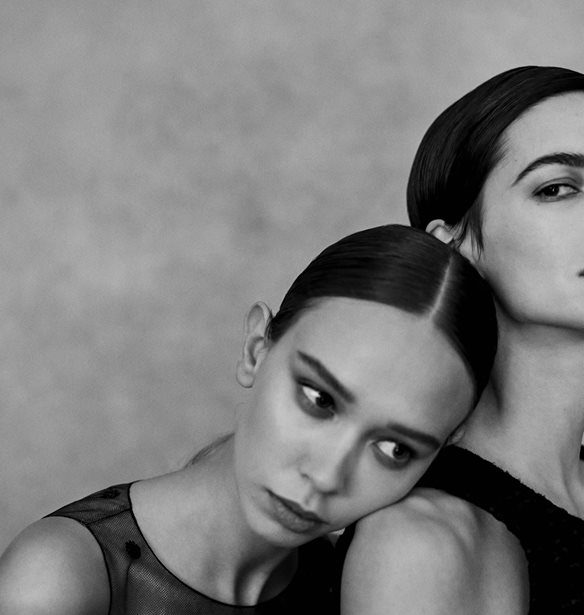 Chanel | &#x3A4;&#x3B1; &#x3B1;&#x3C3;&#x3C0;&#x3C1;&#x3CC;&#x3BC;&#x3B1;&#x3C5;&#x3C1;&#x3B1; &#x3C0;&#x3BF;&#x3C1;&#x3C4;&#x3C1;&#x3AD;&#x3C4;&#x3B1; &#x3C4;&#x3BF;&#x3C5; Anton Corbijn &#x3B3;&#x3B9;&#x3B1; &#x3C4;&#x3B7;&#x3BD; &#x3C0;&#x3B1;&#x3C1;&#x3BF;&#x3C5;&#x3C3;&#x3AF;&#x3B1;&#x3C3;&#x3B7; &#x3C4;&#x3B7;&#x3C2; Haute Couture &#x3C3;&#x3C5;&#x3BB;&#x3BB;&#x3BF;&#x3B3;&#x3AE;&#x3C2;