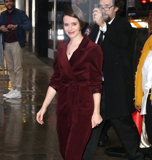 &#x3A0;&#x3BF;&#x3CD; &#x3B1;&#x3C0;&#x3B1;&#x3B8;&#x3B1;&#x3BD;&#x3AC;&#x3C4;&#x3B9;&#x3C3;&#x3B5; &#x3BF; &#x3C6;&#x3B1;&#x3BA;&#x3CC;&#x3C2; &#x3C4;&#x3B7;&#x3BD; Claire Foy &#x3BA;&#x3B1;&#x3B9; &#x3C4;&#x3B7;&#x3BD; Kendall Jenner;