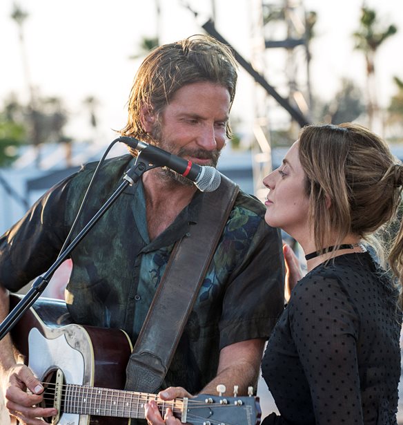 A Star Is Born | &#x39F; Bradley Cooper &#x3B1;&#x3C0;&#x3BF;&#x3BA;&#x3AC;&#x3BB;&#x3C5;&#x3C8;&#x3B5; &#x3C4;&#x3B7;&#x3BD; &#x3C4;&#x3C1;&#x3B1;&#x3B3;&#x3BF;&#x3C5;&#x3B4;&#x3AF;&#x3C3;&#x3C4;&#x3C1;&#x3B9;&#x3B1; &#x3C0;&#x3BF;&#x3C5; &#x3B5;&#x3AF;&#x3C7;&#x3B5; &#x3C3;&#x3BA;&#x3B5;&#x3C6;&#x3C4;&#x3B5;&#x3AF; &#x3B1;&#x3C1;&#x3C7;&#x3B9;&#x3BA;&#x3AC; &#x3B1;&#x3BD;&#x3C4;&#x3AF; &#x3C4;&#x3B7;&#x3C2; Lady Gaga