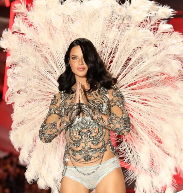 Adriana Lima | &#x398;&#x3C5;&#x3BC;&#x3CC;&#x3BC;&#x3B1;&#x3C3;&#x3C4;&#x3B5; &#x3C4;&#x3B9;&#x3C2; &#x3C0;&#x3B9;&#x3BF; &#x3BE;&#x3B5;&#x3C7;&#x3C9;&#x3C1;&#x3B9;&#x3C3;&#x3C4;&#x3AD;&#x3C2; &#x3C3;&#x3C4;&#x3B9;&#x3B3;&#x3BC;&#x3AD;&#x3C2; &#x3C4;&#x3B7;&#x3C2; &#x3C3;&#x3C4;&#x3BF; VS catwalk