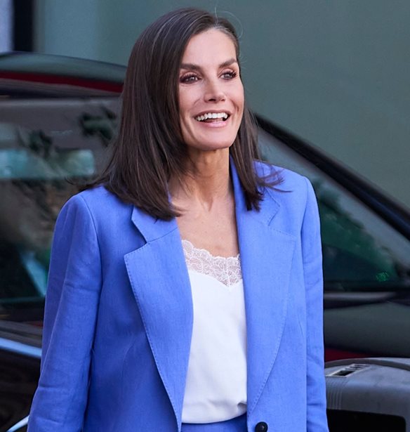 &#x397; &#x3BA;&#x3BF;&#x3BC;&#x3C8;&#x3AE; &#x3B5;&#x3BC;&#x3C6;&#x3AC;&#x3BD;&#x3B9;&#x3C3;&#x3B7; &#x3C4;&#x3B7;&#x3C2; &#x3B2;&#x3B1;&#x3C3;&#x3AF;&#x3BB;&#x3B9;&#x3C3;&#x3C3;&#x3B1;&#x3C2; Letizia &#x3BC;&#x27; &#x3AD;&#x3BD;&#x3B1; &#x3C6;&#x3CC;&#x3C1;&#x3B5;&#x3BC;&#x3B1; &#x3C0;&#x3BF;&#x3C5; &#x3BA;&#x3BF;&#x3BB;&#x3B1;&#x3BA;&#x3B5;&#x3CD;&#x3B5;&#x3B9; &#x3BA;&#x3AC;&#x3B8;&#x3B5; &#x3B3;&#x3C5;&#x3BD;&#x3B1;&#x3AF;&#x3BA;&#x3B1;