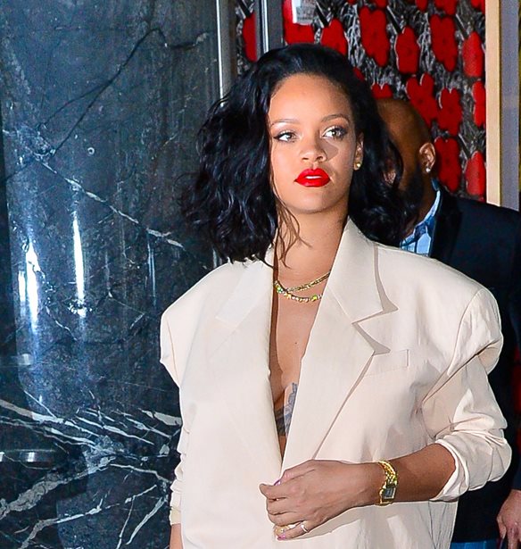 Savage X Summer: &#x39C;&#x3C0;&#x3BF;&#x3C1;&#x3B5;&#x3AF;&#x3C2; &#x3BA;&#x3B9; &#x3B5;&#x3C3;&#x3CD; &#x3BD;&#x3B1; &#x3C0;&#x3C1;&#x3C9;&#x3C4;&#x3B1;&#x3B3;&#x3C9;&#x3BD;&#x3B9;&#x3C3;&#x3C4;&#x3AE;&#x3C3;&#x3B5;&#x3B9;&#x3C2; &#x3C3;&#x3C4;&#x3B7;&#x3BD; &#x3BA;&#x3B1;&#x3BC;&#x3C0;&#x3AC;&#x3BD;&#x3B9;&#x3B1; &#x3C4;&#x3B7;&#x3C2; Rihanna