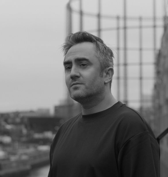 Ugo Gattoni | &#x3A4;&#x3BF; &#x3C0;&#x3C1;&#x3CC;&#x3C3;&#x3C9;&#x3C0;&#x3BF; &#x3C0;&#x3AF;&#x3C3;&#x3C9; &#x3B1;&#x3C0;&#x3CC; &#x3C4;&#x3B9;&#x3C2; &#x3B5;&#x3C0;&#x3AF;&#x3C3;&#x3B7;&#x3BC;&#x3B5;&#x3C2; &#x3B1;&#x3C6;&#x3AF;&#x3C3;&#x3B5;&#x3C2; &#x3C4;&#x3C9;&#x3BD; &#x3C6;&#x3B5;&#x3C4;&#x3B9;&#x3BD;&#x3CE;&#x3BD; &#x39F;&#x3BB;&#x3C5;&#x3BC;&#x3C0;&#x3B9;&#x3B1;&#x3BA;&#x3CE;&#x3BD; &#x391;&#x3B3;&#x3CE;&#x3BD;&#x3C9;&#x3BD; &#x3BC;&#x3B9;&#x3BB;&#x3AC; &#x3B1;&#x3C0;&#x3BF;&#x3BA;&#x3BB;&#x3B5;&#x3B9;&#x3C3;&#x3C4;&#x3B9;&#x3BA;&#x3AC; &#x3C3;&#x3C4;&#x3B7; Madame Figaro