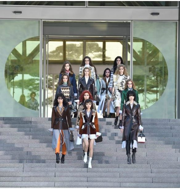 &#x39F; &#x3BF;&#x3AF;&#x3BA;&#x3BF;&#x3C2; Louis Vuitton &#x3B1;&#x3BD;&#x3B1;&#x3BA;&#x3BF;&#x3B9;&#x3BD;&#x3CE;&#x3BD;&#x3B5;&#x3B9; &#x3C4;&#x3BF; &#x3BD;&#x3AD;&#x3BF; (&#x3BC;&#x3B1;&#x3B3;&#x3B5;&#x3C5;&#x3C4;&#x3B9;&#x3BA;&#x3CC;) &#x3BC;&#x3AD;&#x3C1;&#x3BF;&#x3C2; &#x3C0;&#x3BF;&#x3C5; &#x3B8;&#x3B1; &#x3C0;&#x3B1;&#x3C1;&#x3BF;&#x3C5;&#x3C3;&#x3B9;&#x3AC;&#x3C3;&#x3B5;&#x3B9; &#x3C4;&#x3B7;&#x3BD; Cruise &#x3C3;&#x3C5;&#x3BB;&#x3BB;&#x3BF;&#x3B3;&#x3AE; &#x3C4;&#x3BF;&#x3C5;