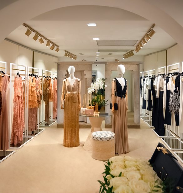 H &#x39C;&#x3CD;&#x3BA;&#x3BF;&#x3BD;&#x3BF;&#x3C2; &#x3C5;&#x3C0;&#x3BF;&#x3B4;&#x3AD;&#x3C7;&#x3B5;&#x3C4;&#x3B1;&#x3B9; &#x3C4;&#x3B7;&#x3BD; Elisabetta Franchi