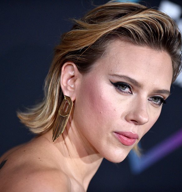 Scarlett Johansson &#x3BA;&#x3B1;&#x3B9; Margot Robbie &#x3C3;&#x3C4;&#x3BF; viral video &#x3C4;&#x3B7;&#x3C2; &#x3B5;&#x3B2;&#x3B4;&#x3BF;&#x3BC;&#x3AC;&#x3B4;&#x3B1;&#x3C2;