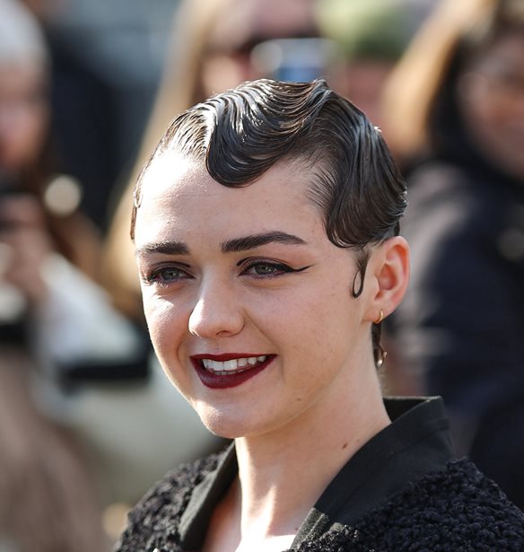 Maisie Williams | H &quot;&#x3BC;&#x3B9;&#x3BA;&#x3C1;&#x3AE;&quot; &#x3C4;&#x3BF;&#x3C5; Game of Thrones &#x3C3;&#x3C4;&#x3B7;&#x3C1;&#x3AF;&#x3B6;&#x3B5;&#x3B9; &#x3C4;&#x3BF; &#x3A4;he Mazi Project