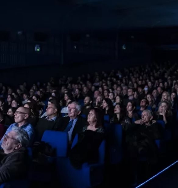 &#x397; &#x393;&#x3B9;&#x3BF;&#x3C1;&#x3C4;&#x3AE; &#x3C4;&#x3BF;&#x3C5; &#x3A3;&#x3B9;&#x3BD;&#x3B5;&#x3BC;&#x3AC; &#x3B5;&#x3C0;&#x3B9;&#x3C3;&#x3C4;&#x3C1;&#x3AD;&#x3C6;&#x3B5;&#x3B9; &#x3C3;&#x3C4;&#x3B9;&#x3C2; 31 &#x39F;&#x3BA;&#x3C4;&#x3C9;&#x3B2;&#x3C1;&#x3AF;&#x3BF;&#x3C5; &#x3BC;&#x3B5; &#x20AC; 2 &#x3B5;&#x3AF;&#x3C3;&#x3BF;&#x3B4;&#x3BF; &#x3C3;&#x3B5; &#x3CC;&#x3BB;&#x3BF;&#x3C5;&#x3C2; &#x3C4;&#x3BF;&#x3C5;&#x3C2; &#x3BA;&#x3B9;&#x3BD;&#x3B7;&#x3BC;&#x3B1;&#x3C4;&#x3BF;&#x3B3;&#x3C1;&#x3AC;&#x3C6;&#x3BF;&#x3C5;&#x3C2;