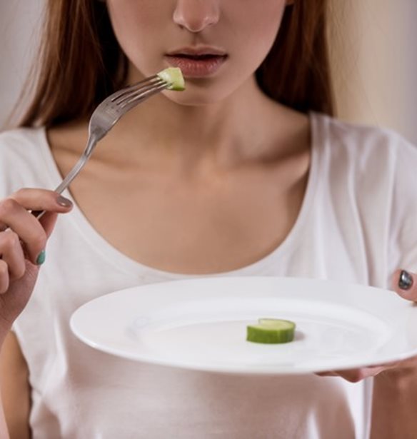 Νευρική ανορεξία: Τα βασικά χαρακτηριστικά και οι αιτίες εμφάνισής της