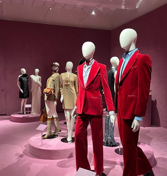 &quot;Gucci Visions&quot; | &#x388;&#x3BA;&#x3B8;&#x3B5;&#x3C3;&#x3B7; &#x3C3;&#x3C4;&#x3BF; Metaverse &#x3BA;&#x3B1;&#x3B9; &#x3C4;&#x3B7; &#x3A6;&#x3BB;&#x3C9;&#x3C1;&#x3B5;&#x3BD;&#x3C4;&#x3AF;&#x3B1; &#x3B3;&#x3B9;&#x3B1; &#x3C4;&#x3B7; &#x3B4;&#x3B9;&#x3B1;&#x3B4;&#x3C1;&#x3BF;&#x3BC;&#x3AE; 102 &#x3C7;&#x3C1;&#x3CC;&#x3BD;&#x3C9;&#x3BD; &#x3C4;&#x3BF;&#x3C5; &#x3BF;&#x3AF;&#x3BA;&#x3BF;&#x3C5;