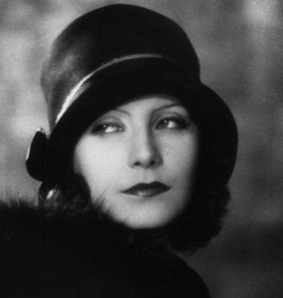 Greta Garbo: &#x39C;&#x3B9;&#x3B1; &#x3C3;&#x3C5;&#x3BB;&#x3BB;&#x3BF;&#x3B3;&#x3AE; &#x3B1;&#x3C0;&#x3CC; &#x3B3;&#x3C1;&#x3AC;&#x3BC;&#x3BC;&#x3B1;&#x3C4;&#x3B1; &#x3B1;&#x3C0;&#x3BF;&#x3BA;&#x3B1;&#x3BB;&#x3CD;&#x3C0;&#x3C4;&#x3B5;&#x3B9; &#x3C4;&#x3B7;&#x3BD; &#x3B1;&#x3C6;&#x3CC;&#x3C1;&#x3B7;&#x3C4;&#x3B7; &#x3BC;&#x3BF;&#x3BD;&#x3B1;&#x3BE;&#x3B9;&#x3AC; &#x3C4;&#x3B7;&#x3C2;
