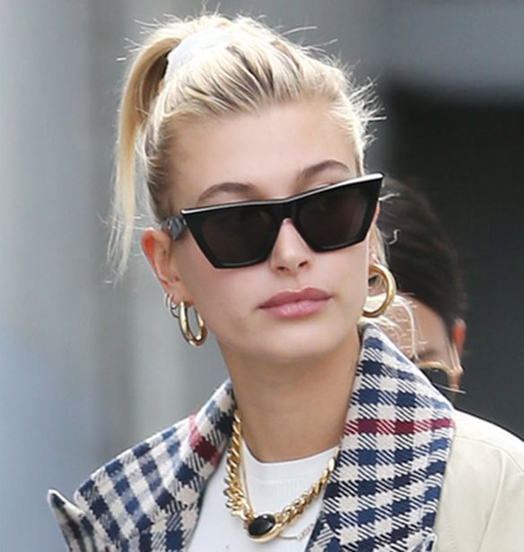 T&#x3B1; &#x3BC;&#x3C5;&#x3C3;&#x3C4;&#x3B9;&#x3BA;&#x3AC; &#x3C4;&#x3B7;&#x3C2; Hailey Bieber &#x3B3;&#x3B9;&#x3B1; &#x3C4;&#x3AD;&#x3BB;&#x3B5;&#x3B9;&#x3B1; &#x3C6;&#x3C1;&#x3CD;&#x3B4;&#x3B9;&#x3B1;