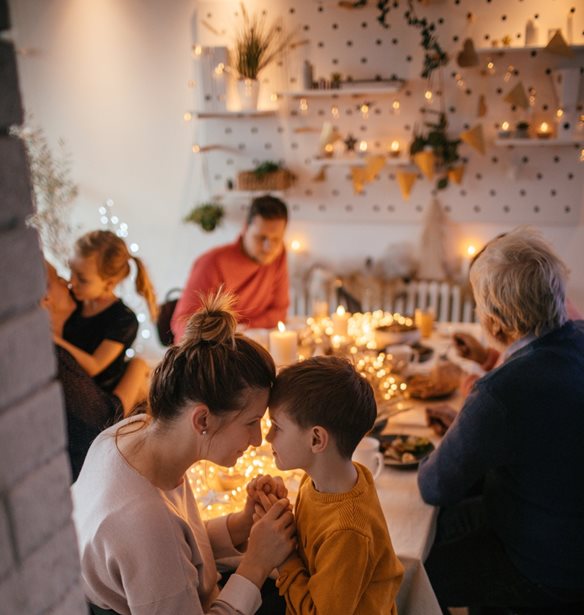 4 tips για να μην περάσουμε τα Χριστούγεννα στην κουζίνα, αλλά παρέα με τους δικούς μας ανθρώπους