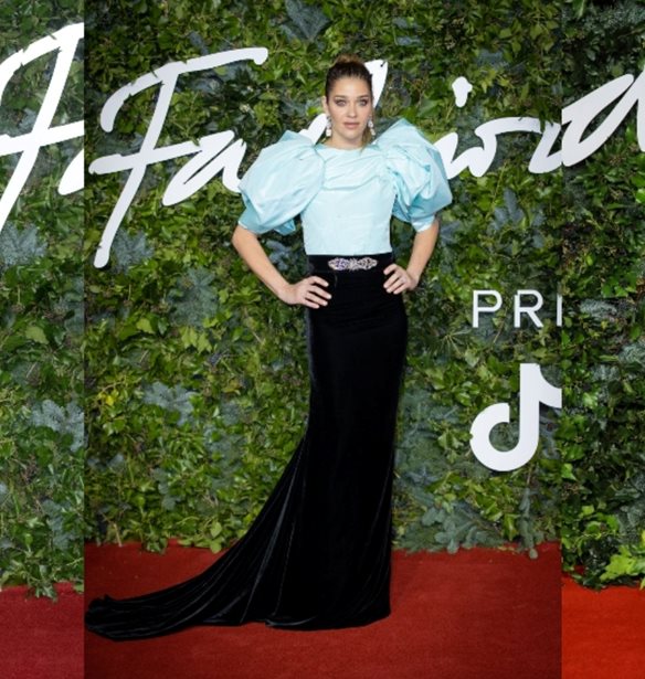 Celia Kritharioti | &#x3A0;&#x3BF;&#x3B9;&#x3B5;&#x3C2; &#x3B4;&#x3B9;&#x3AC;&#x3C3;&#x3B7;&#x3BC;&#x3B5;&#x3C2; &#x3AD;&#x3BD;&#x3C4;&#x3C5;&#x3C3;&#x3B5; &#x3C3;&#x3C4;&#x3B1; British Fashion Awards 2021