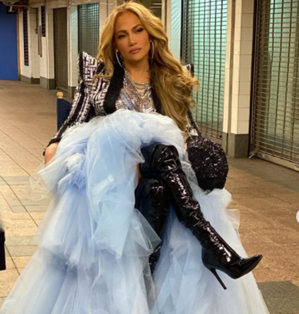 H Jennifer Lopez &#x3B8;&#x3B1; &#x3BA;&#x3AC;&#x3BD;&#x3B5;&#x3B9; &#x3B1;&#x3C0;&#x3CC;&#x3C8;&#x3B5; Zoom party &#x3BC;&#x3B5; &#x3C4;&#x3B7; &#x3C3;&#x3C5;&#x3BC;&#x3BC;&#x3B5;&#x3C4;&#x3BF;&#x3C7;&#x3AE; 1000 &#x3B8;&#x3B1;&#x3C5;&#x3BC;&#x3B1;&#x3C3;&#x3C4;&#x3CE;&#x3BD; &#x3C4;&#x3B7;&#x3C2;