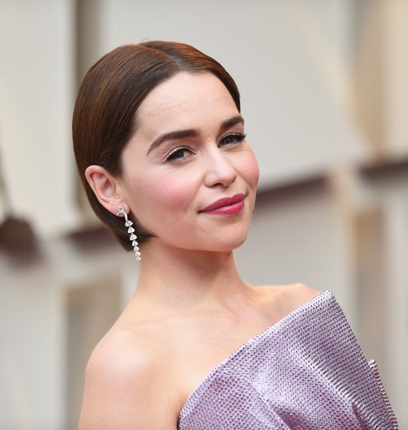 &#x397; Emilia Clarke &#x3B5;&#x3BE;&#x3B7;&#x3B3;&#x3B5;&#x3AF; &#x3B3;&#x3B9;&#x3B1;&#x3C4;&#x3AF; &#x3B1;&#x3C0;&#x3AD;&#x3C1;&#x3C1;&#x3B9;&#x3C8;&#x3B5; &#x3C4;&#x3BF;&#x3BD; &#x3C1;&#x3CC;&#x3BB;&#x3BF; &#x3C3;&#x3C4;&#x3B9;&#x3C2; &quot;50 &#x391;&#x3C0;&#x3BF;&#x3C7;&#x3C1;&#x3CE;&#x3C3;&#x3B5;&#x3B9;&#x3C2; &#x3C4;&#x3BF;&#x3C5; &#x393;&#x3BA;&#x3C1;&#x3B9;&quot;