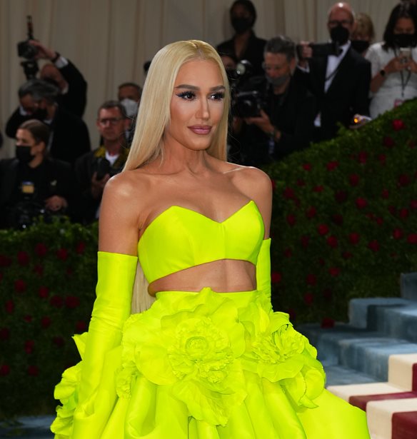 Gwen Stefani | &#x388;&#x3BA;&#x3B1;&#x3BD;&#x3B5; &#x3BC;&#x3CC;&#x3BD;&#x3B7; &#x3C4;&#x3B7;&#x3C2; &#x3C4;&#x3BF; &#x3BC;&#x3B1;&#x3BA;&#x3B9;&#x3B3;&#x3B9;&#x3AC;&#x3B6; &#x3C4;&#x3B7;&#x3C2; &#x3B3;&#x3B9;&#x3B1; &#x3C4;&#x3BF; Met Gala