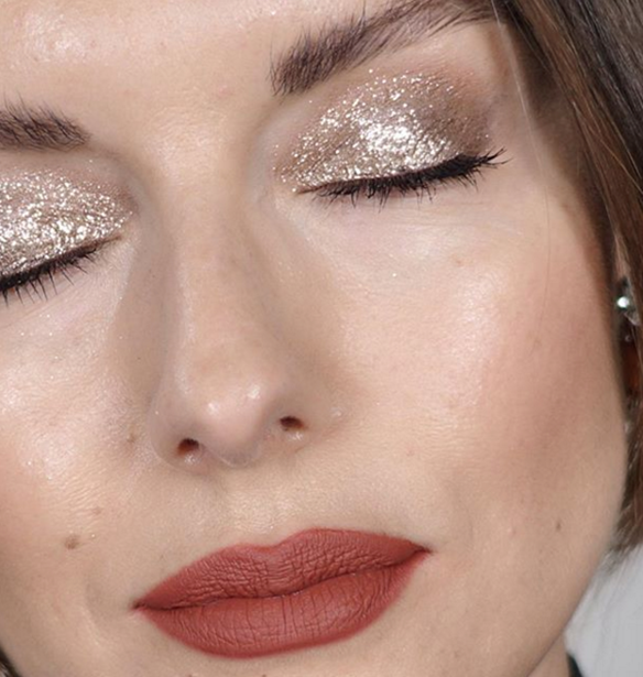 Glitter &#x3C0;&#x3B1;&#x3BD;&#x3C4;&#x3BF;&#x3CD;: &#x39F;&#x3B9; &#x3C0;&#x3B9;&#x3BF; chic &#x3B9;&#x3B4;&#x3AD;&#x3B5;&#x3C2; &#x3B1;&#x3C0;&#x3CC; &#x3C4;&#x3BF; Instagram &#x3B3;&#x3B9;&#x3B1; &#x3BB;&#x3B1;&#x3BC;&#x3C0;&#x3B5;&#x3C1;&#x3AC; beauty looks