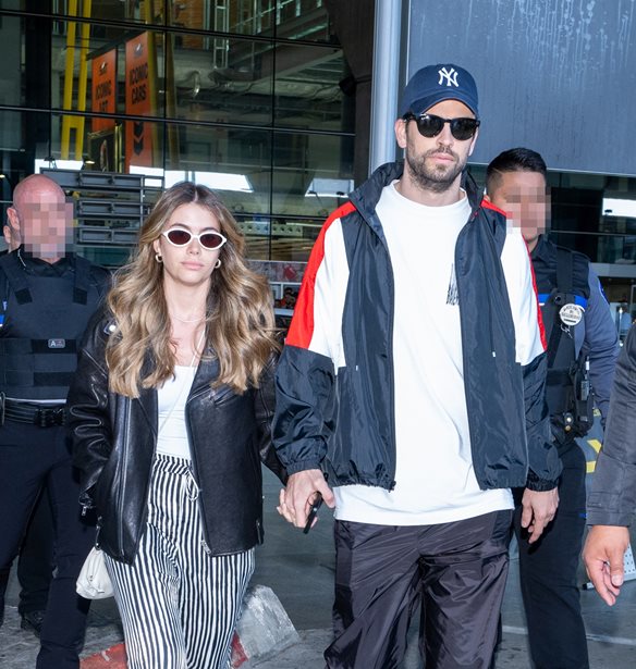 &#x3A7;&#x3C9;&#x3C1;&#x3AF;&#x3B6;&#x3BF;&#x3C5;&#x3BD; &#x3BF; Gerard Piqu&#xE9; &#x3BA;&#x3B1;&#x3B9; &#x3B7; Clara Ch&#xED;a;