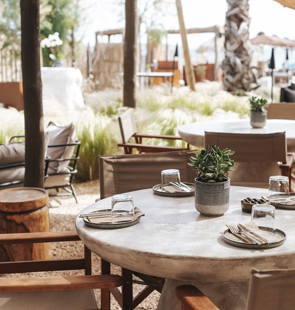 The C Beach Restaurant | &#x39C;&#x3B9;&#x3B1; &#x3BE;&#x3B5;&#x3C7;&#x3C9;&#x3C1;&#x3B9;&#x3C3;&#x3C4;&#x3AE; jazz &#x3B2;&#x3C1;&#x3B1;&#x3B4;&#x3B9;&#x3AC; &#x3B4;&#x3AF;&#x3C0;&#x3BB;&#x3B1; &#x3C3;&#x3C4;&#x3B7; &#x3B8;&#x3AC;&#x3BB;&#x3B1;&#x3C3;&#x3C3;&#x3B1;