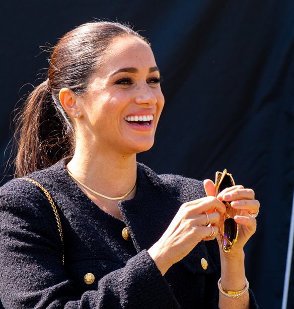 Meghan Markle | &#x39F; &#x3B1;&#x3C0;&#x3AF;&#x3C3;&#x3C4;&#x3B5;&#x3C5;&#x3C4;&#x3BF;&#x3C2; &#x3C4;&#x3C1;&#x3CC;&#x3C0;&#x3BF;&#x3C2; &#x3C0;&#x3BF;&#x3C5; &#x3C7;&#x3C1;&#x3B7;&#x3C3;&#x3B9;&#x3BC;&#x3BF;&#x3C0;&#x3BF;&#x3B9;&#x3B5;&#x3AF; &#x3B3;&#x3B9;&#x3B1; &#x3BD;&#x3B1; &#x3C4;&#x3B9;&#x3B8;&#x3B1;&#x3C3;&#x3B5;&#x3CD;&#x3C3;&#x3B5;&#x3B9; &#x3C4;&#x3BF; &#x3C6;&#x3C1;&#x3B9;&#x3B6;&#x3AC;&#x3C1;&#x3B9;&#x3C3;&#x3BC;&#x3B1; &#x3C3;&#x3C4;&#x3B1; &#x3BC;&#x3B1;&#x3BB;&#x3BB;&#x3B9;&#x3AC; &#x3C4;&#x3B7;&#x3C2;